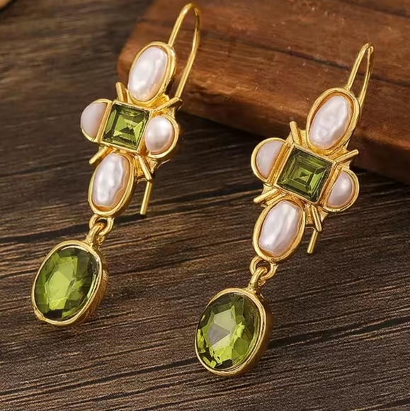 Vintage Pearl and Natural Green Stone - Picture 1 of 4